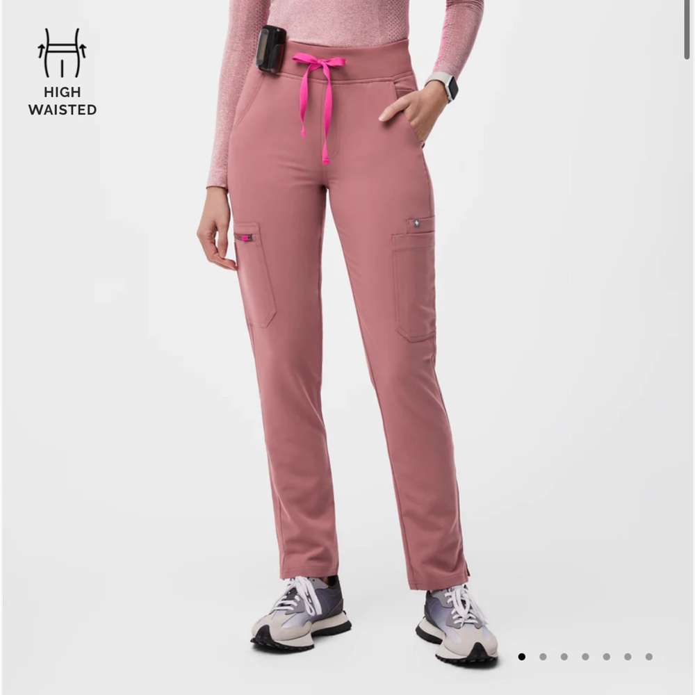 💫 high waist Yola Figs petite mauve scrub pants like new - sz small petite 💫